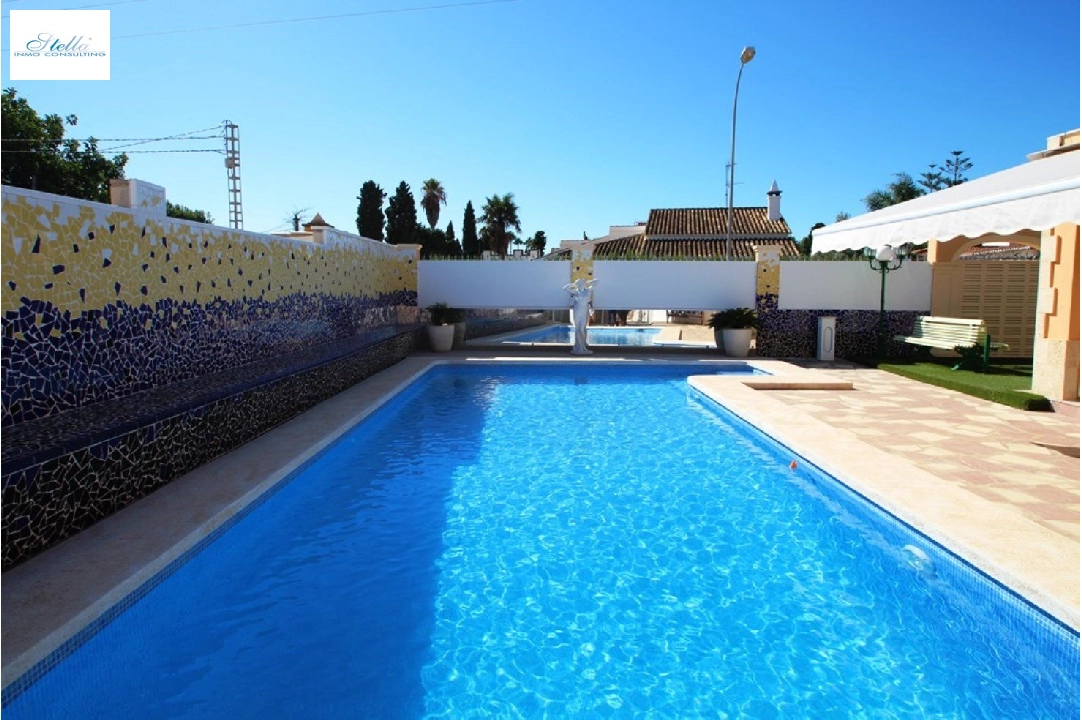 villa en Els Poblets en vente, construit 216 m², ano de construccion 1999, aire acondicionado, terrain 602 m², 4 chambre, 2 salle de bains, piscina, ref.: JS-0221-25