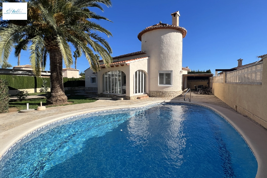 villa en Els Poblets en vente, construit 130 m², ano de construccion 2000, estado bien cuidado, + calefaccion central, aire acondicionado, terrain 545 m², 4 chambre, 2 salle de bains, piscina, ref.: AS-2721-1