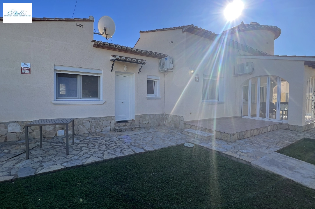 villa en Els Poblets en vente, construit 130 m², ano de construccion 2000, estado bien cuidado, + calefaccion central, aire acondicionado, terrain 545 m², 4 chambre, 2 salle de bains, piscina, ref.: AS-2721-14