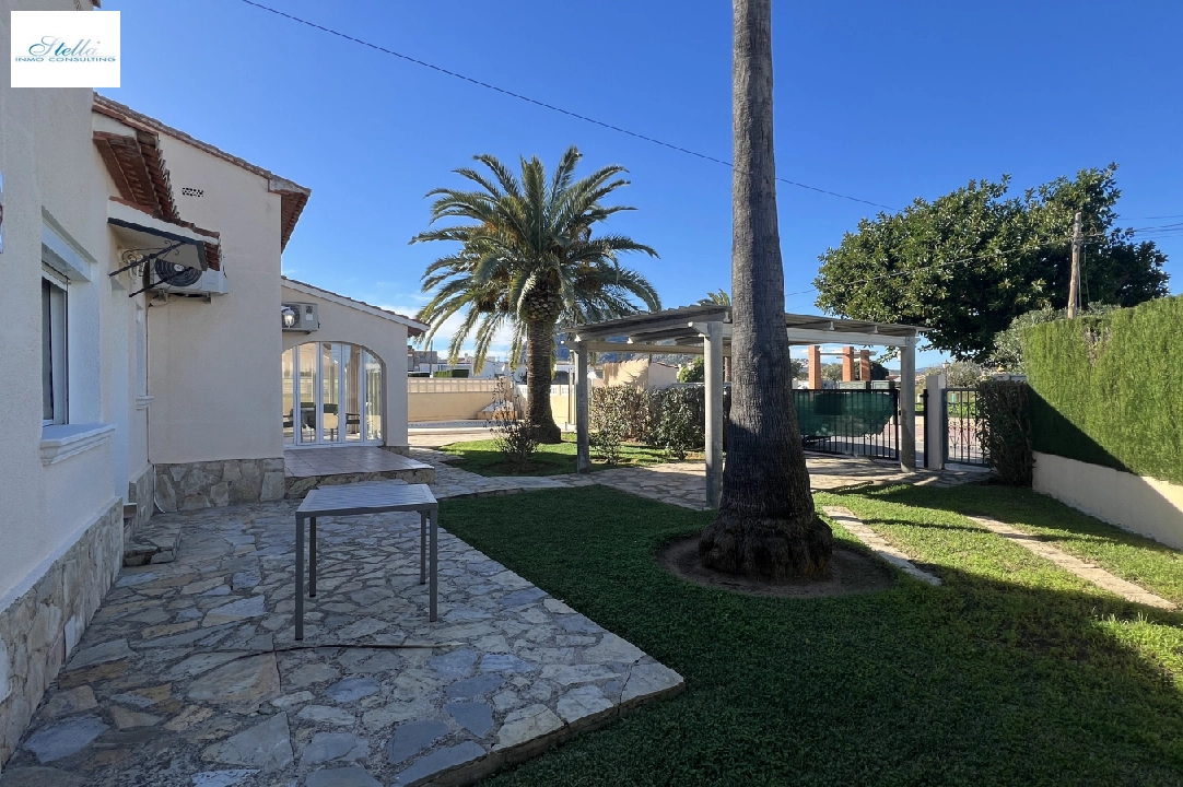 villa en Els Poblets en vente, construit 130 m², ano de construccion 2000, estado bien cuidado, + calefaccion central, aire acondicionado, terrain 545 m², 4 chambre, 2 salle de bains, piscina, ref.: AS-2721-17