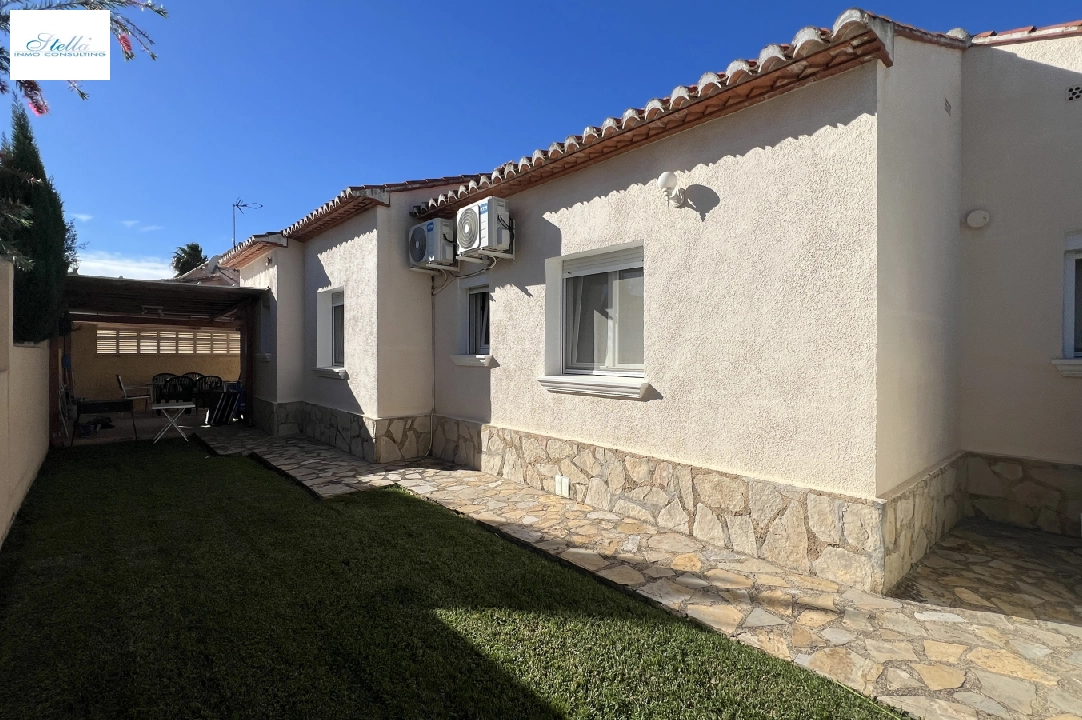 villa en Els Poblets en vente, construit 130 m², ano de construccion 2000, estado bien cuidado, + calefaccion central, aire acondicionado, terrain 545 m², 4 chambre, 2 salle de bains, piscina, ref.: AS-2721-19