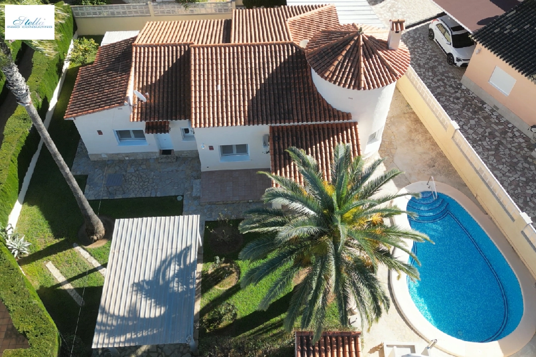 villa en Els Poblets en vente, construit 130 m², ano de construccion 2000, estado bien cuidado, + calefaccion central, aire acondicionado, terrain 545 m², 4 chambre, 2 salle de bains, piscina, ref.: AS-2721-2