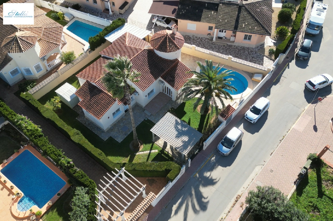 villa en Els Poblets en vente, construit 130 m², ano de construccion 2000, estado bien cuidado, + calefaccion central, aire acondicionado, terrain 545 m², 4 chambre, 2 salle de bains, piscina, ref.: AS-2721-3