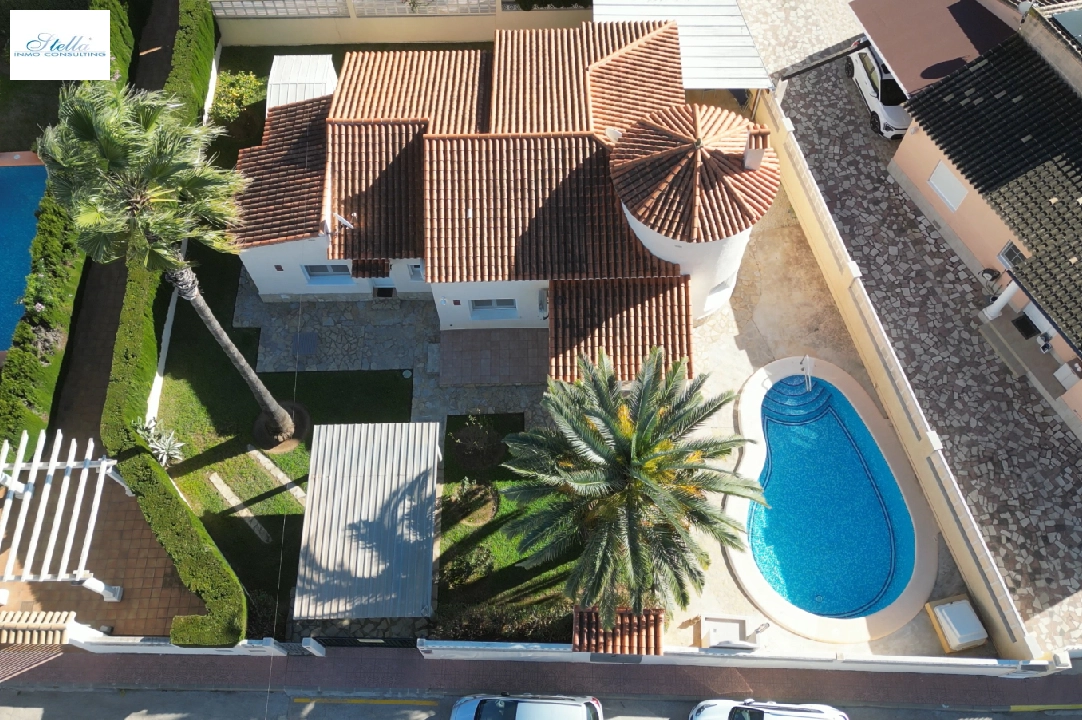 villa en Els Poblets en vente, construit 130 m², ano de construccion 2000, estado bien cuidado, + calefaccion central, aire acondicionado, terrain 545 m², 4 chambre, 2 salle de bains, piscina, ref.: AS-2721-4