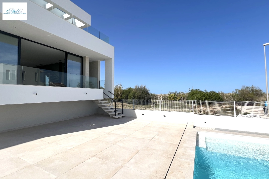 villa en Oliva en vente, construit 173 m², ano de construccion 2023, estado nuevo, + calefaccion suelo, aire acondicionado, terrain 350 m², 3 chambre, 4 salle de bains, piscina, ref.: AS-1623-3