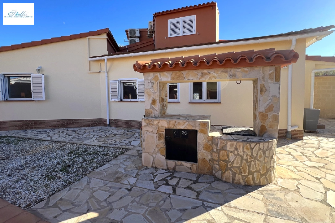 villa en Denia en vente, construit 215 m², ano de construccion 1978, + calefaccion central, aire acondicionado, terrain 954 m², 5 chambre, 2 salle de bains, piscina, ref.: FK-1923-3