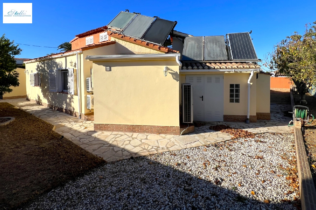 villa en Denia en vente, construit 215 m², ano de construccion 1978, + calefaccion central, aire acondicionado, terrain 954 m², 5 chambre, 2 salle de bains, piscina, ref.: FK-1923-30