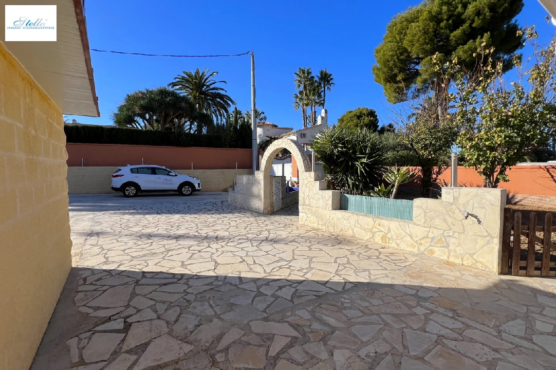 villa en Denia en vente, construit 215 m², ano de construccion 1978, + calefaccion central, aire acondicionado, terrain 954 m², 5 chambre, 2 salle de bains, piscina, ref.: FK-1923-31