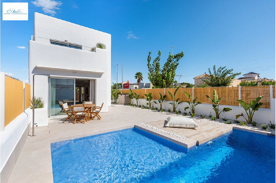villa en Los Alcazares en vente, construit 109 m², estado nuevo, terrain 184 m², 3 chambre, 2 salle de bains, piscina, ref.: HA-LAN-431-E02-1