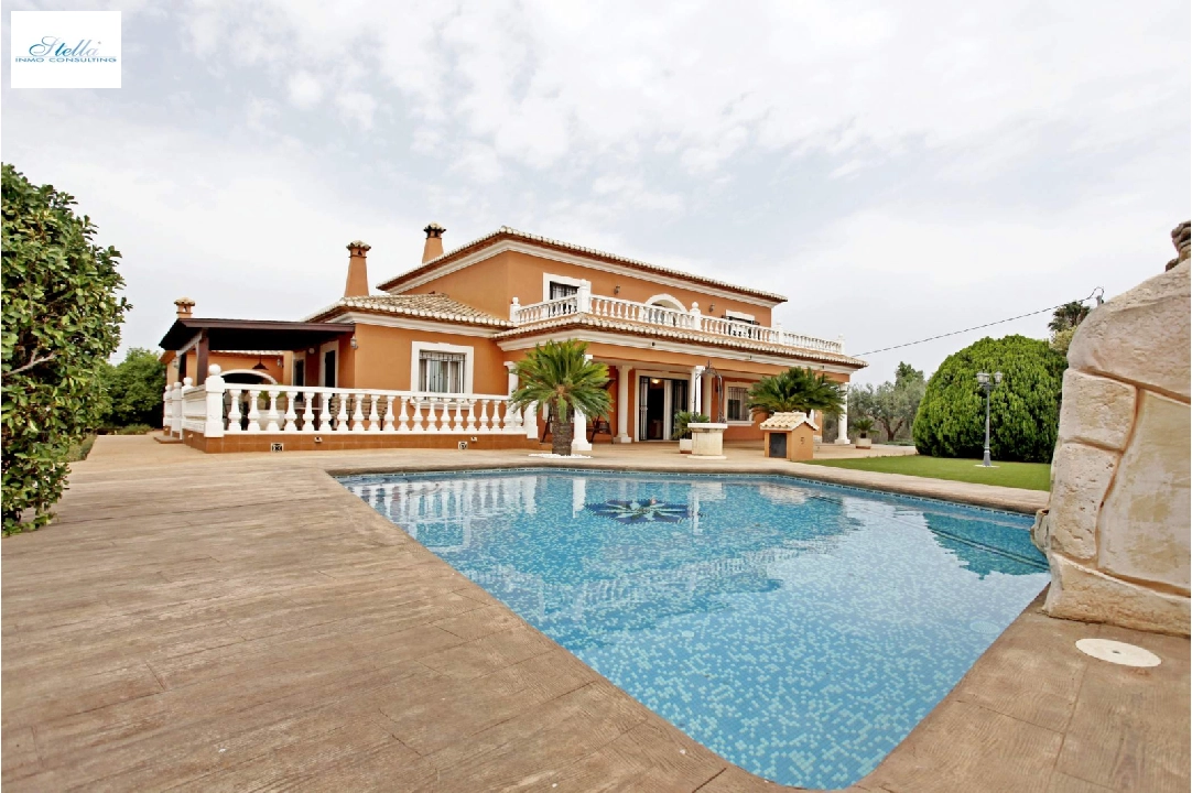 villa en Denia(Torrecarrals) en vente, construit 442 m², estado bien cuidado, + calefaccion central, terrain 4441 m², 3 chambre, 4 salle de bains, piscina, ref.: MNC-0124-42