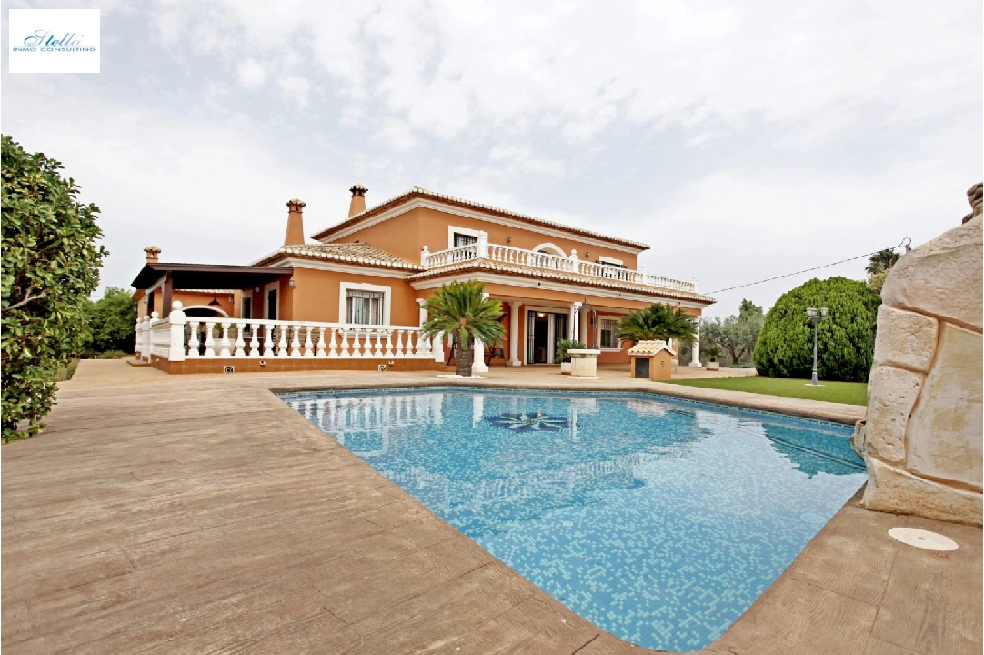 villa en Denia en vente, construit 442 m², estado bien cuidado, + calefaccion central, terrain 4441 m², 3 chambre, 4 salle de bains, piscina, ref.: MNC-0124-42