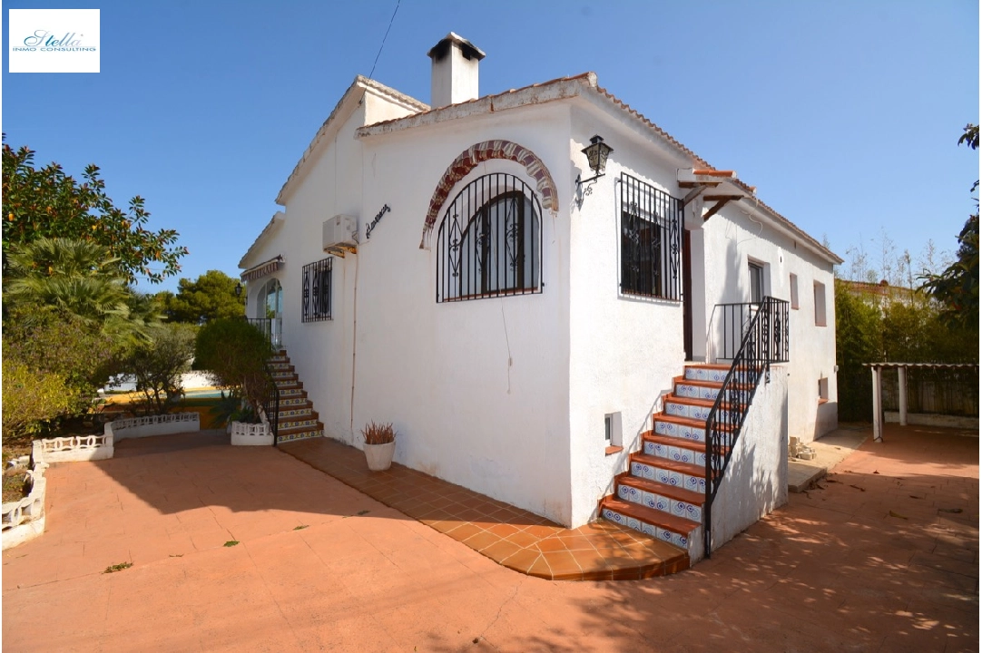 villa en Denia en vente, construit 230 m², ano de construccion 1974, estado bien cuidado, + calefaccion central, aire acondicionado, terrain 1396 m², 4 chambre, 2 salle de bains, piscina, ref.: BC-7708-6