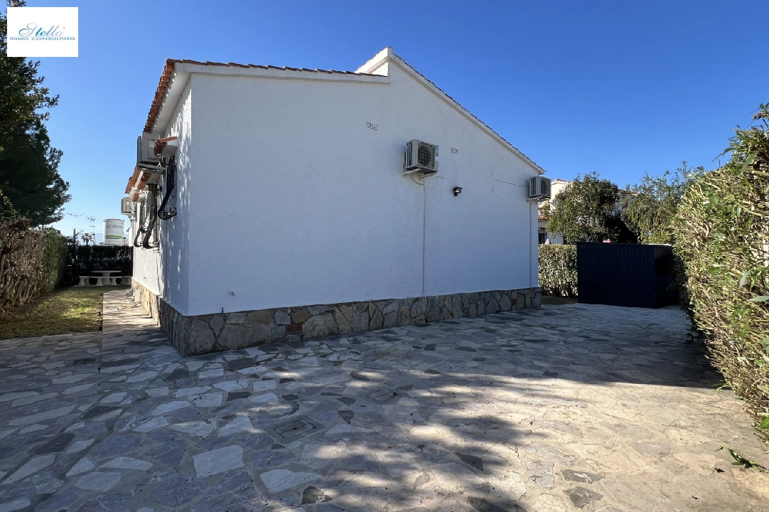 villa en Els Poblets(Barranquets) en vente, construit 120 m², ano de construccion 1990, aire acondicionado, terrain 427 m², 3 chambre, 2 salle de bains, piscina, ref.: JS-0325-13