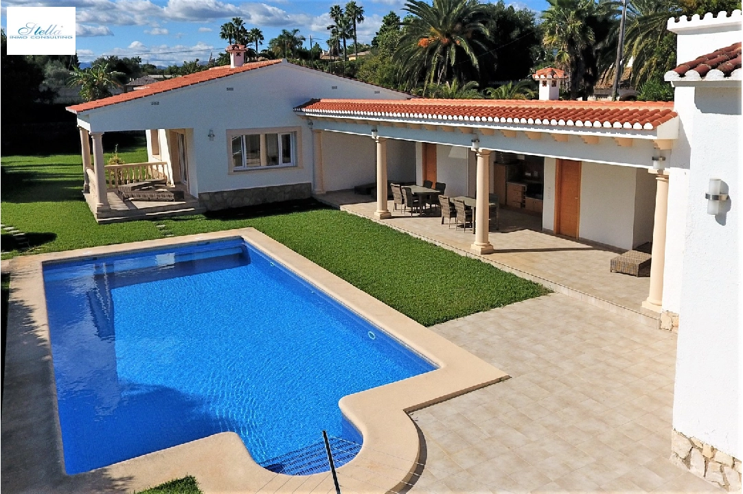 villa en Denia(Torrecarrals) en vente, construit 290 m², estado como nuevo, + calefaccion central, aire acondicionado, terrain 3741 m², 5 chambre, 4 salle de bains, piscina, ref.: SC-L0916-1